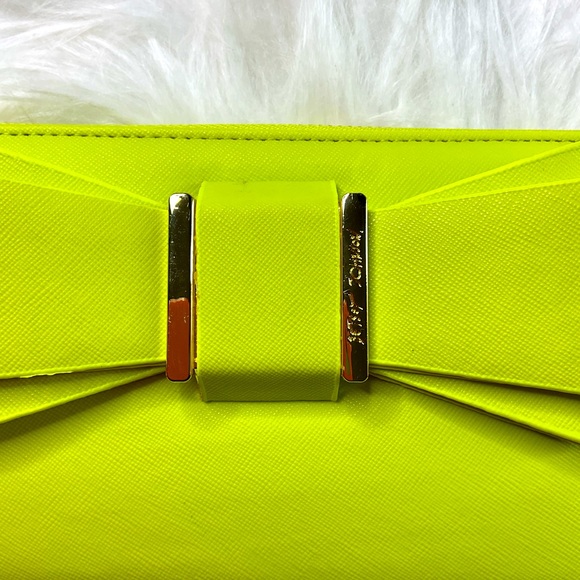 Betsey Johnson Bow Wallet Wristlet - Picture 3 of 4